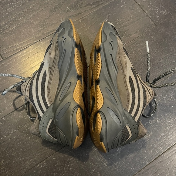 Adidas Yeezy Boost 700 V2 Geode sneaker shoe Size US 5.5/38 - Picture 5 of 9
